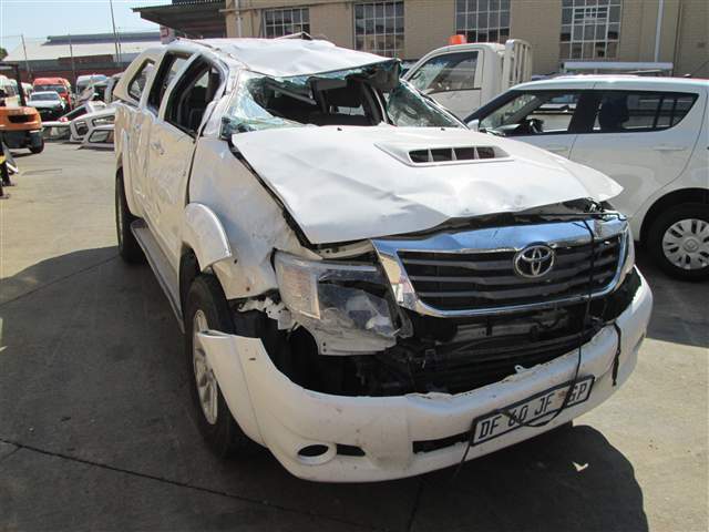 salvage cars toyota hilux #4